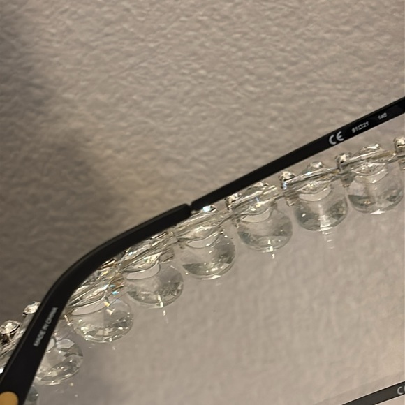 Henri Bendel sunglasses with case - Picture 4 of 9